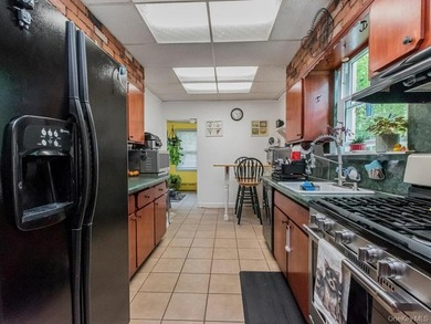 This welcoming THROGS NECK bungalow charmer is set on a quiet - photo 12