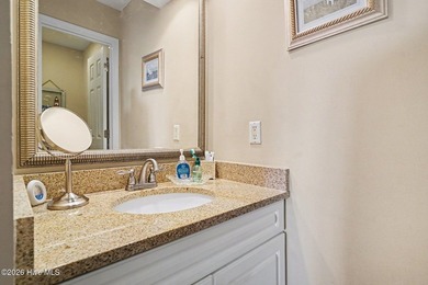 Turn-key 2BR/2BA end unit condo with stunning Intracoastal - photo 18