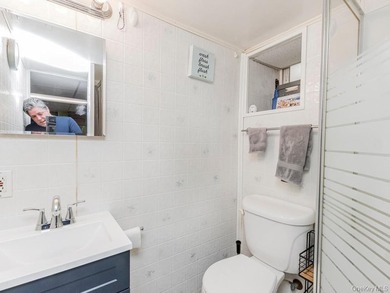 This welcoming THROGS NECK bungalow charmer is set on a quiet - photo 22