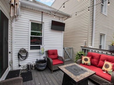 This welcoming THROGS NECK bungalow charmer is set on a quiet - photo 26