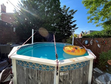 This welcoming THROGS NECK bungalow charmer is set on a quiet - photo 29