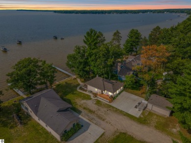 Houghton Lake Home For Sale in Prudenville Michigan