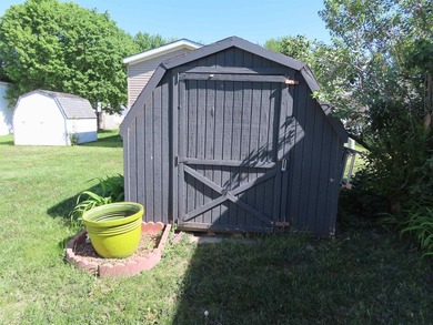 Welcome home! This well-maintained 1990 manufactured home offers - photo 4