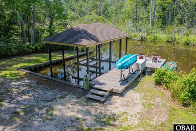 Fall in love with this canal-front estate on a rare 1.35-acre - photo 4