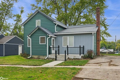 Red Rock Lake Home For Sale in Knoxville Iowa