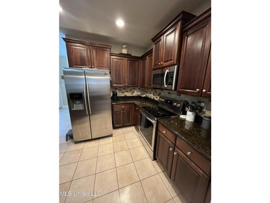 Immaculate 4 Bedroom Home in a Prime Location! Welcome to this - photo 4