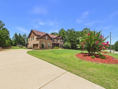 Beautiful Traditional Craftsman-style home in sought-after - photo 2