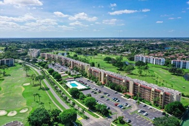 Beautifully updated 2-bedroom, 2-bath penthouse condo in the - photo 2
