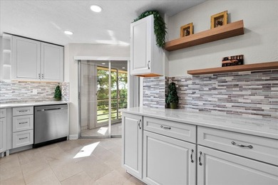 Beautifully updated 2-bedroom, 2-bath penthouse condo in the - photo 5