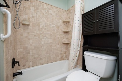 Great location near downtown, hospitals and shopping. This roomy - photo 12