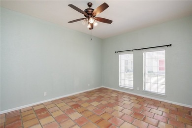 Great location near downtown, hospitals and shopping. This roomy - photo 13