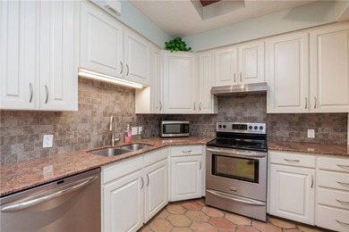 Great location near downtown, hospitals and shopping. This roomy - photo 28
