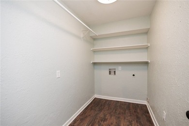 Great location near downtown, hospitals and shopping. This roomy - photo 32