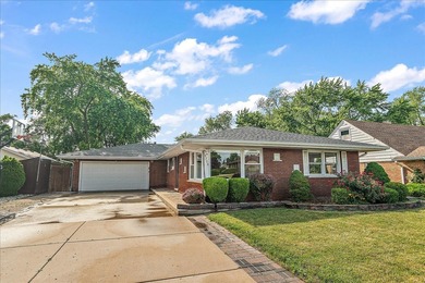 Lake Home Sale Pending in Oak Lawn, Illinois