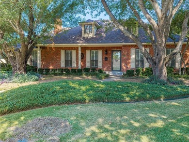 Nestled on over a third of an acre in a quiet cul-de-sac, this - photo 4