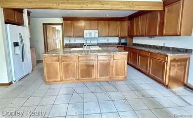 Unique home with tons of potential for really cool - photo 2