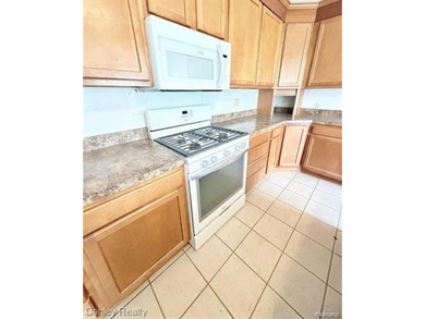 Unique home with tons of potential for really cool - photo 4