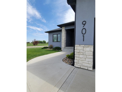 QUALITY CUSTOM BUILT HOME in 2022. THIS home is better than new - photo 2