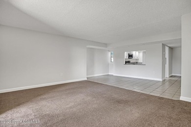 RIVERFRONT LIVING AT ITS FINEST! This stunning ground floor - photo 11