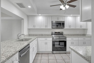 RIVERFRONT LIVING AT ITS FINEST! This stunning ground floor - photo 13
