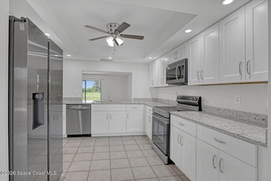 RIVERFRONT LIVING AT ITS FINEST! This stunning ground floor - photo 14