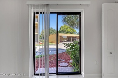 RIVERFRONT LIVING AT ITS FINEST! This stunning ground floor - photo 18