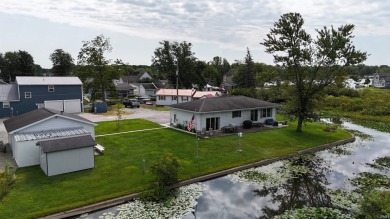 Lake Home For Sale in Leesburg, Indiana