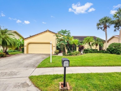 (private lake, pond, creek) Home For Sale in Royal Palm Beach Florida