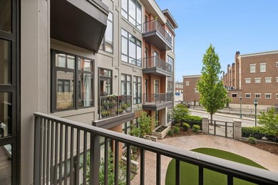 Beautifully updated 1-bedroom, 1-bath condo in downtown - photo 4