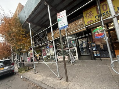 Fantastic opportunity to own a long-standing neighborhood - photo 4