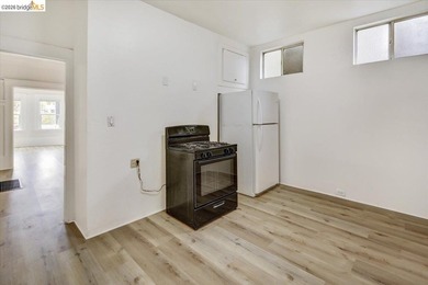 This occupied duplex is in a great location near Lake Merritt is - photo 4