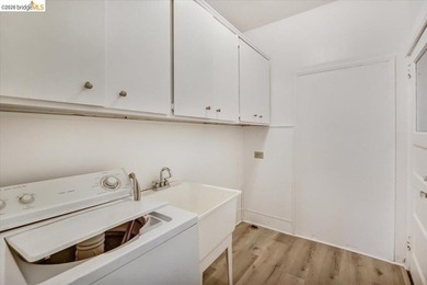 This occupied duplex is in a great location near Lake Merritt is - photo 7