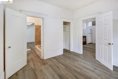This occupied duplex is in a great location near Lake Merritt is - photo 9