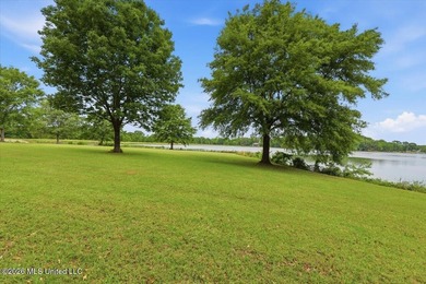 Welcome to Sanctuary, a beautiful, gated community on a serene - photo 2