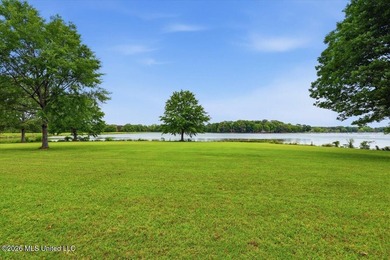 Welcome to Sanctuary, a beautiful, gated community on a serene - photo 4