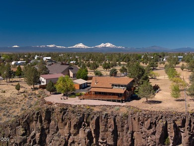 Discover quintessential Central OR living, in this charming, log - photo 11