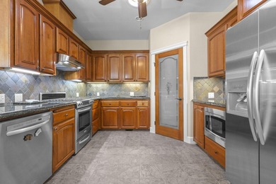 Welcome to this lovely 3-bedroom, 2.5 bathroom home with an - photo 11