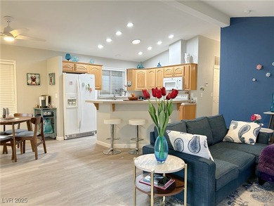 No land lease !!Located in the desirable Desert Greens community