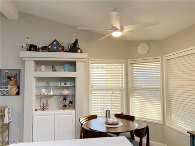 No land lease !!Located in the desirable Desert Greens community