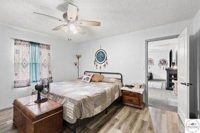 This well-cared-for 4 bedroom, 2 bathroom Warsaw home sits on a - photo 15