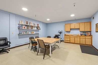 Cute condo in over age 55 complex with no age restriction on - photo 17