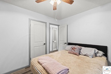 This well-cared-for 4 bedroom, 2 bathroom Warsaw home sits on a - photo 17