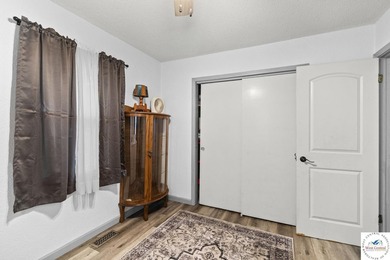 This well-cared-for 4 bedroom, 2 bathroom Warsaw home sits on a - photo 19