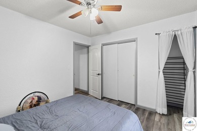 This well-cared-for 4 bedroom, 2 bathroom Warsaw home sits on a - photo 21