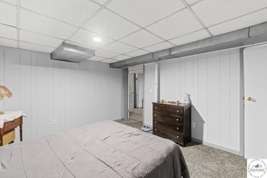 This well-cared-for 4 bedroom, 2 bathroom Warsaw home sits on a - photo 27