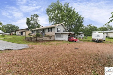 This well-cared-for 4 bedroom, 2 bathroom Warsaw home sits on a - photo 29