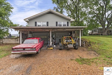 This well-cared-for 4 bedroom, 2 bathroom Warsaw home sits on a - photo 30