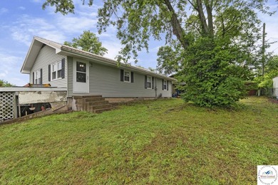 This well-cared-for 4 bedroom, 2 bathroom Warsaw home sits on a - photo 32