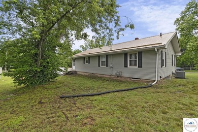This well-cared-for 4 bedroom, 2 bathroom Warsaw home sits on a - photo 33