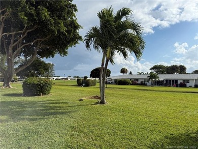 Welcome to carefree South Florida living! This charming one - photo 11